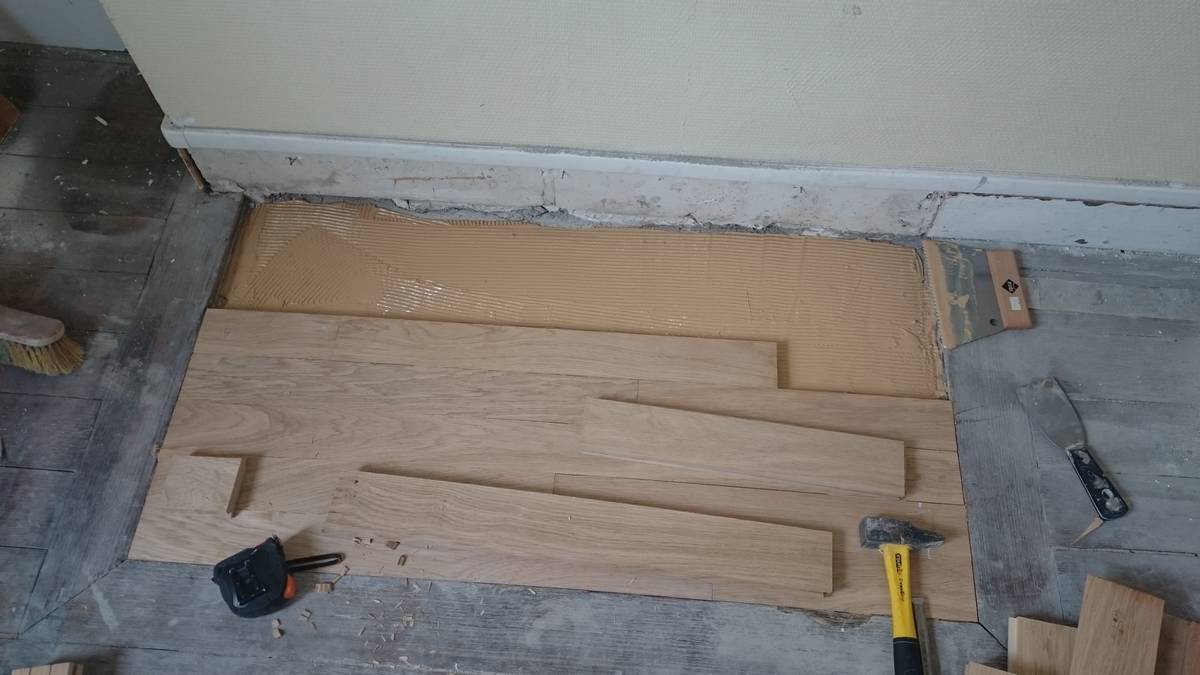 Comment faire un raccord de parquet massif