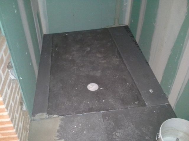 Comment monter une douche italienne sur plancher bois