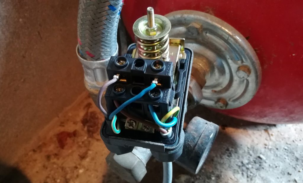 Branchement électrique de pompe de forage avec commande par pressostat