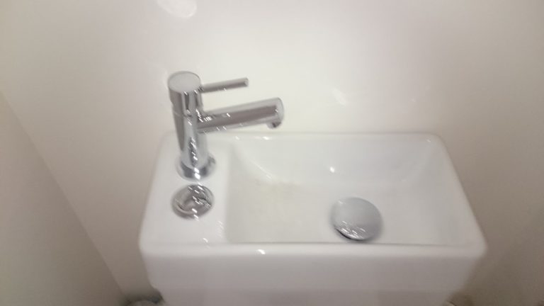 Spéciale gain de place – Le lavabo intégré a la chasse d’eau