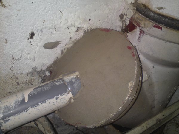 Faire un raccordement entre PVC et fonte (sme) avec du ciment prompt