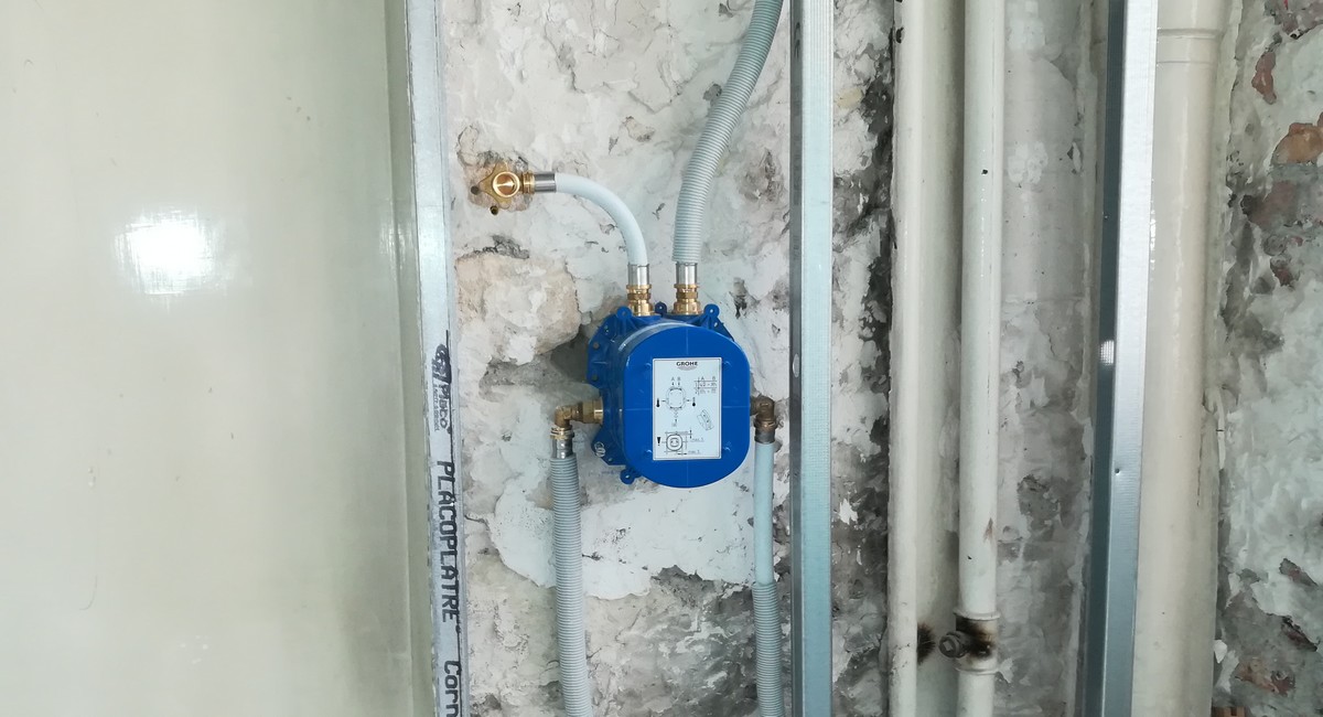 Comment poser et raccorder un robinet murale avec multicouche