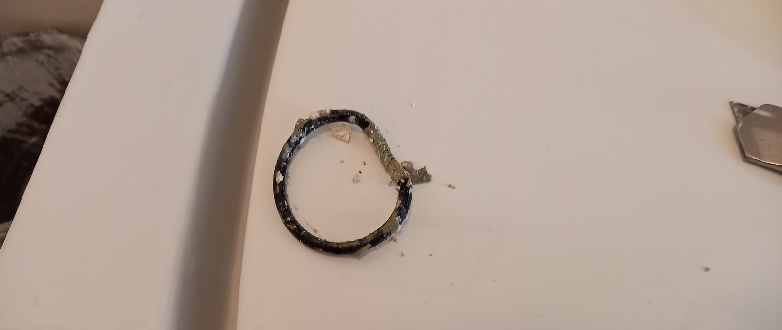 Recherche de fuite sur chasse d&rsquo;eau encastré